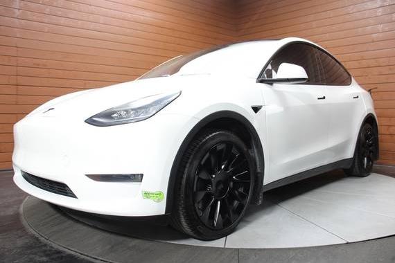 TESLA MODEL Y 2020 5YJYGDEE6LF056718 image